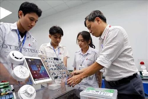 Thống nhất quy trình chi trả học bổng cho người học ngành công nghệ chiến lược
