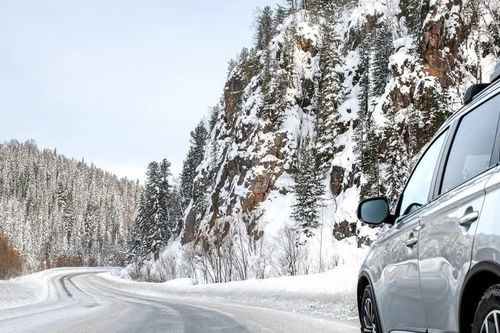 Vì sao không nên nhấn ga lớn khi khởi động xe để làm ấm máy nhanh