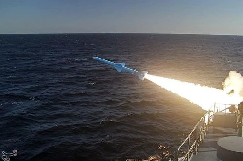 Bốn tàu chở dầu bốc cháy ở eo biển Hormuz, Iran nói bắn hạ UAV và tàu không người lái Mỹ
