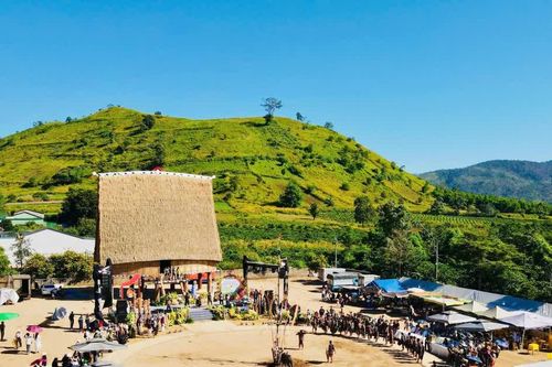 Gia Lai: Trao truyền hồn cốt văn hóa Jrai qua lễ mừng nhà rông mới