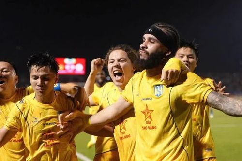 Sông Lam Nghệ An cầm chân Công an Hà Nội, giữ nguyên thành tích bất bại