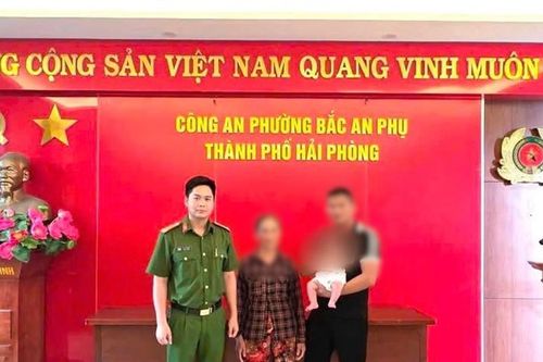 Bé gái nặng 4kg, hơn 2 tháng tuổi bị bỏ rơi ngoài đường