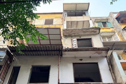 Cận cảnh tháo dỡ nhà tập thể cũ, chuẩn bị xây cao ốc hiện đại ở Hà Nội