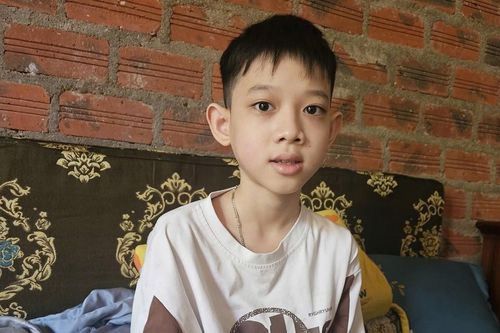 8 năm đưa con trai đi chữa ung thư máu, vợ chồng nghèo hết cách tính bán nhà