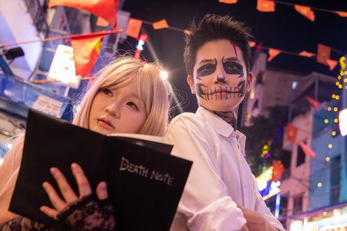 Hàng nghìn người hóa trang kinh dị đón Halloween ở phố Tây TPHCM