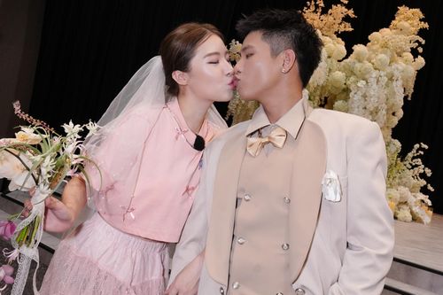 Quân A.P và bạn gái làm đám cưới trên truyền hình, Trấn Thành và Anh Tú rơi nước mắt