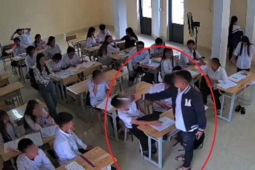 Nam sinh lớp 10 thủng màng nhĩ tai, xác minh việc bị bạn đánh ngay trong giờ học