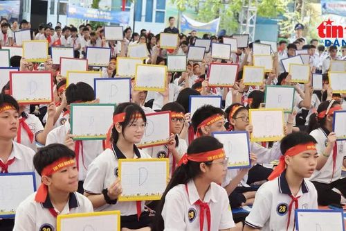 Lan tỏa tình yêu biển, đảo quê hương đến học sinh Hà Nội