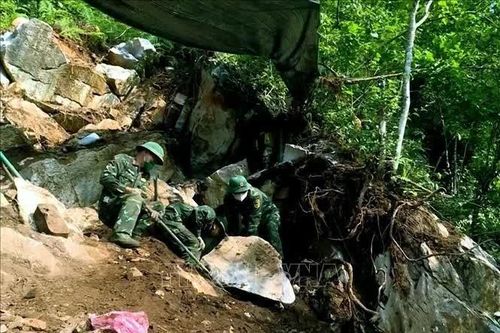 Tìm đồng đội giữa đá núi biên cương - Bài 2