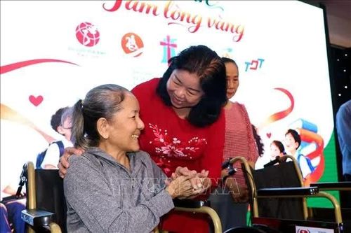 Trao học bổng, xe đạp và hỗ trợ sinh kế cho người khuyết tật, trẻ mồ côi