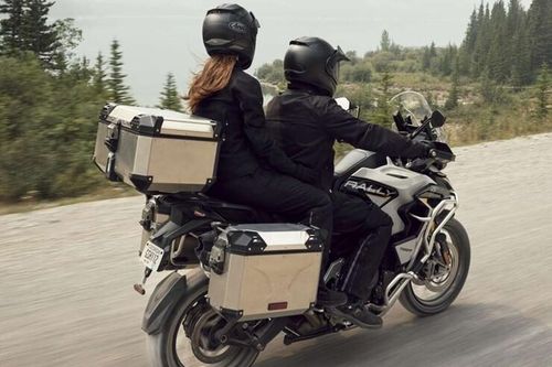Triumph Tiger 1200 2027 lột xác: Mạnh hơn, tự động hạ yên, bổ sung radar an toàn