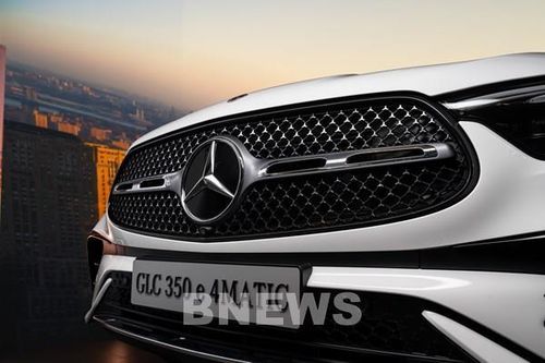 Ra mắt Mercedes-Benz GLC 350 e giá gần 3 tỷ đồng, chạy điện 128 km