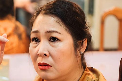 NSND Hồng Vân báo tin trước khi xuất ngoại
