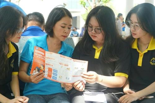 Luật sư: Nên chuyển ngôn ngữ pháp lý bảo hiểm y tế thành ngôn ngữ đời sống