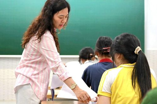 Đề xuất thi lớp 10 với 2 môn: Kỳ vọng việc học tiếng Anh sẽ thực chất hơn