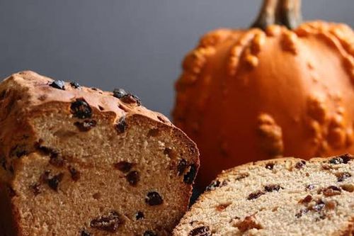 Barmbrack - Ổ bánh mì Halloween có thể dự đoán vui tương lai của người Ireland