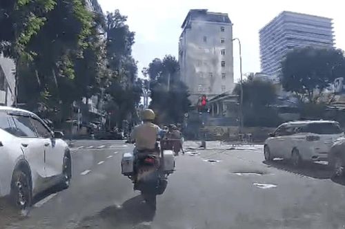 CSGT TP.HCM mở đường đưa sản phụ đi sinh