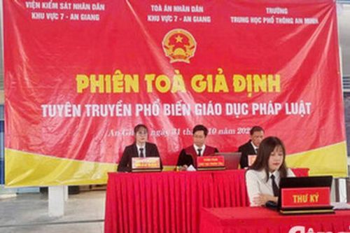 Phiên tòa giả định tuyên truyền về an toàn giao thông