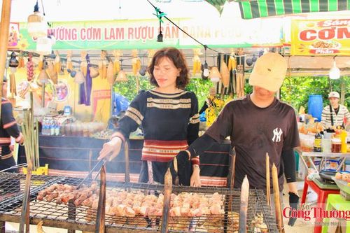 Gia Lai: Từ ẩm thực đến trải nghiệm, đa dạng dịch vụ mùa lễ hội