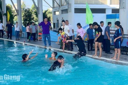 Bình Đức đưa hồ bơi diện tích 5.838m² vào hoạt động