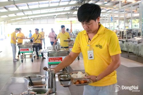 Chăm lo từ bữa ăn giữa ca