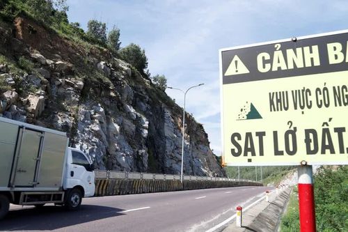 Cần sớm gia cố mái taluy tại các đèo trên tuyến đường ven biển Cát Tiến