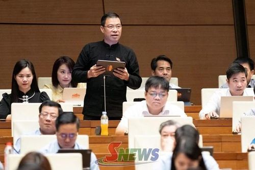 Đoàn đại biểu Quốc hội tỉnh Sơn La phát biểu thảo luận tại Hội trường