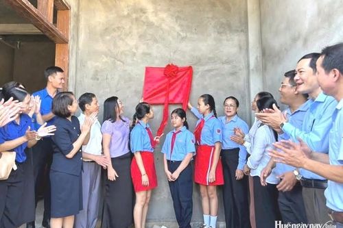Khánh thành 'Nhà Khăn quàng đỏ' cho học sinh khó khăn