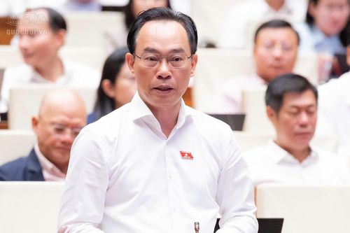 Bộ trưởng Bộ Giáo dục và Đào tạo làm rõ 6 vấn đề đại biểu Quốc hội quan tâm