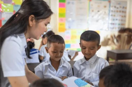 Campuchia xem xét tăng giờ học để nâng chất lượng giáo dục