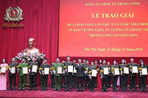 Phóng viên kinh tế vượt áp lực để hái những 'trái ngọt'