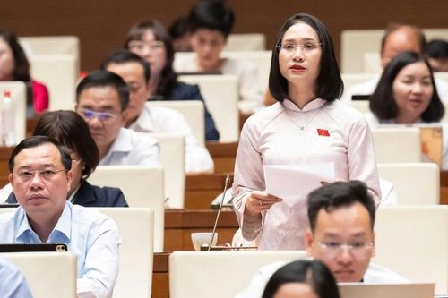 Cần có chính sách đãi ngộ thực chất cho giáo viên
