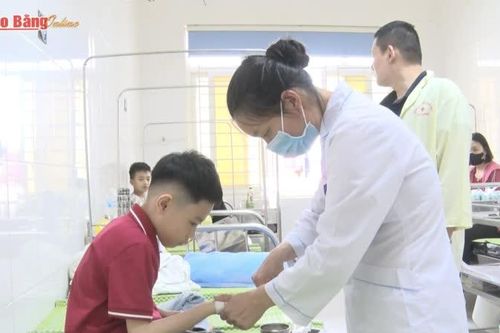 Bảo hiểm y tế cho trẻ em - Lá chắn an sinh từ những năm đầu đời