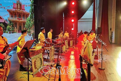 Nghe nhạc cụ truyền thống kể chuyện