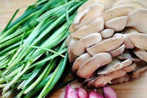 Chỉ là 2 loại rau nhưng xào chung với nhau vừa ngon, rẻ tiền mà siêu bổ, khỏe gan, tốt cho thận