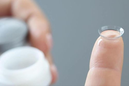 Đeo kính áp tròng: 5 điều không nên xem nhẹ để bảo vệ thị giác