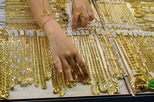 Vàng lao dốc, nhà đầu tư lỗ hàng chục triệu đồng mỗi lượng