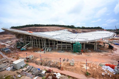 Cận cảnh 8.000 người hối hả hoàn thiện sân bay Phú Quốc đón APEC 2027