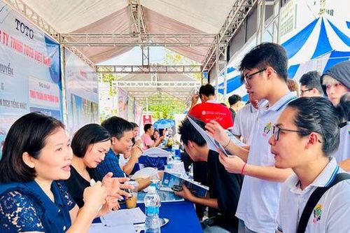 Nhiều vị trí việc làm, thu nhập hấp dẫn tại Hà Nội dịp cuối năm