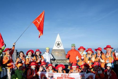 Từ hành trình chinh phục Fansipan đến bài học vượt qua 'ngọn núi' cuộc đời