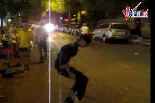 Clip 'Michael Jackson' bán kẹo ở Sài Gòn