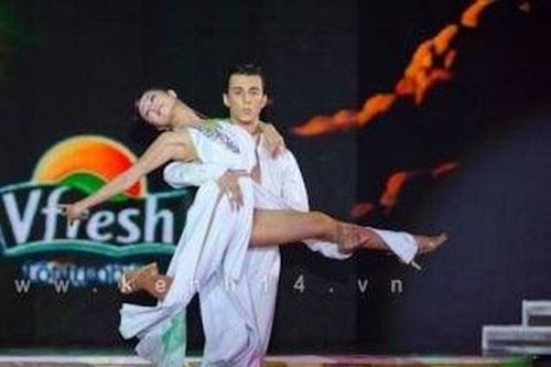 Sau sân khấu, Thanh Thúy vô tình 'lộ hàng'