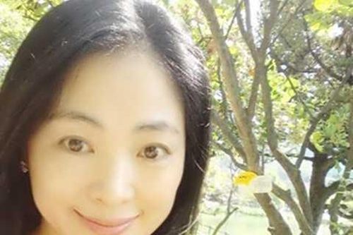 Ngắm người phụ nữ 54 tuổi trẻ như gái 26