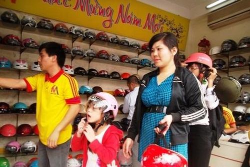 Sôi động thị trường mũ bảo hiểm dành cho trẻ em