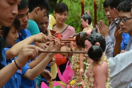 Những hình ảnh đẹp về nghi lễ tắm Phật