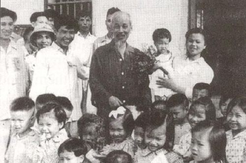 Nghĩ về những bài thơ Bác Hồ viết cho thiếu nhi