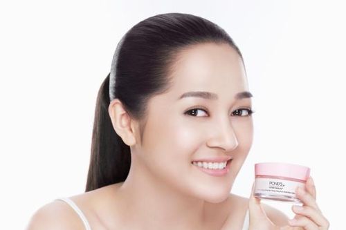 Bảo Anh giải mã bí quyết da trắng hồng tinh khiết