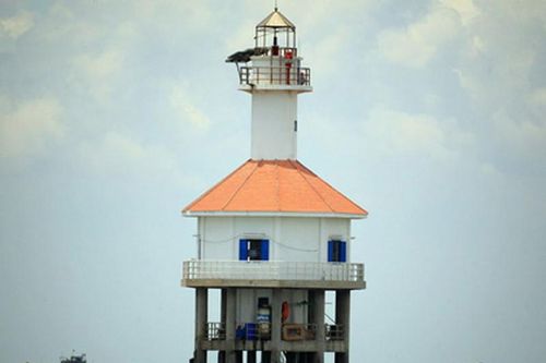 Tuyệt đẹp 'tòa lâu đài trắng' ngoài biển khơi Sài Gòn