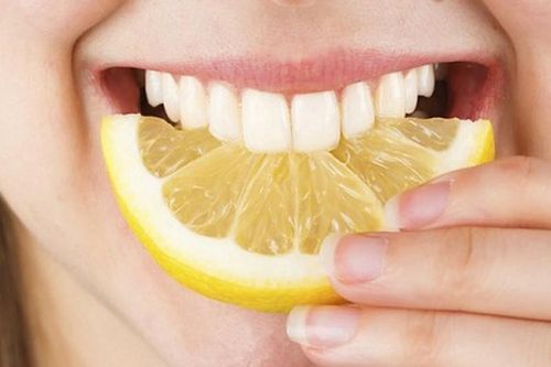 Mẹo nhỏ loại bỏ mảng bám, vết ố trên răng