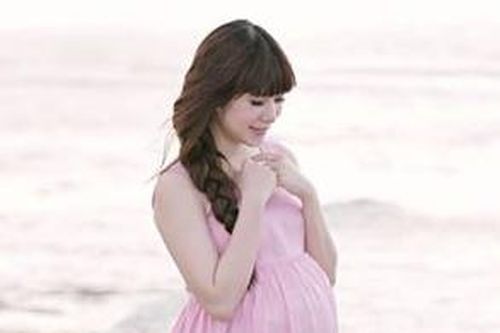 Gu thời trang bầu sành điệu của bà xã Lý Hải
